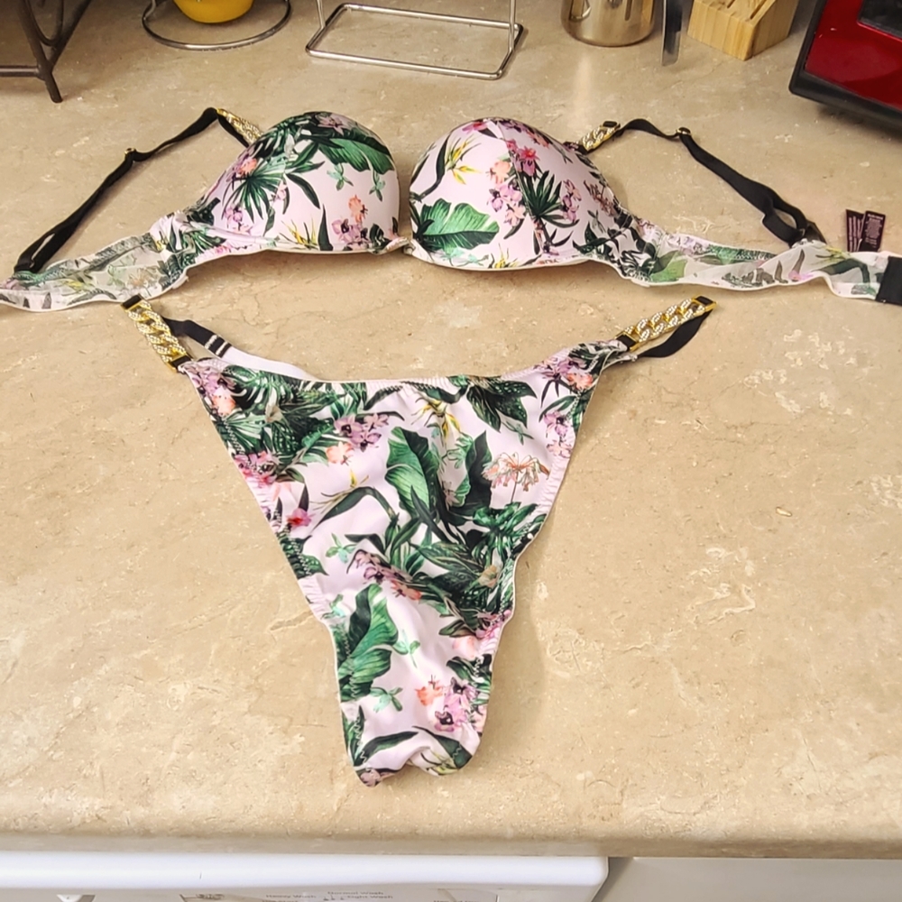 NEW WT Victoria's secret bra and thong set.
